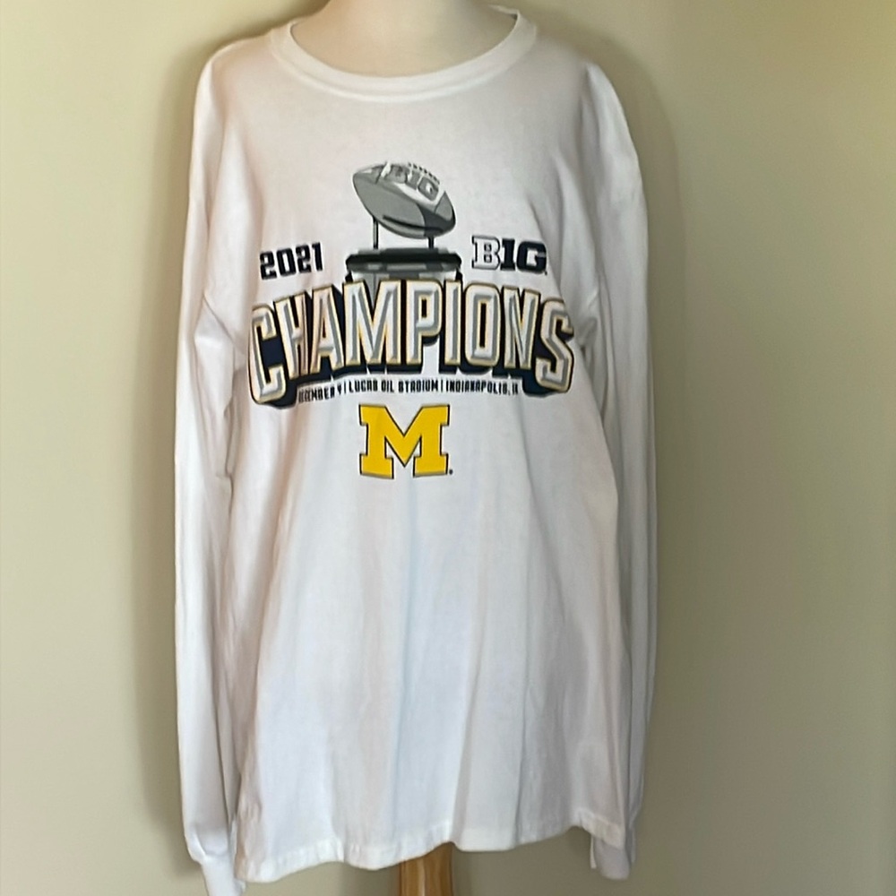 EUC~Woman’s Blue Brand U of M Med White Long Sleeve 2021 Championship T~Shirt